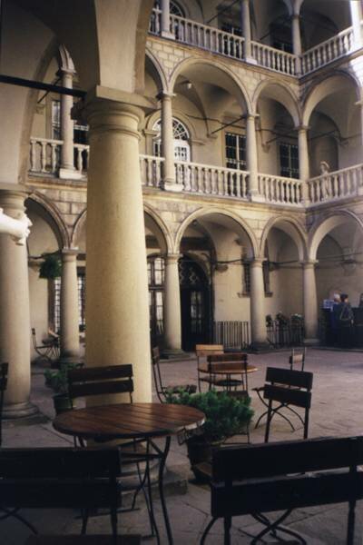 Італійський дворик